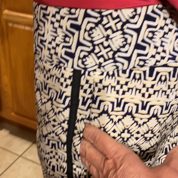 The Limited- white and dark blue with hints of yellow design. - Picture 3 of 9